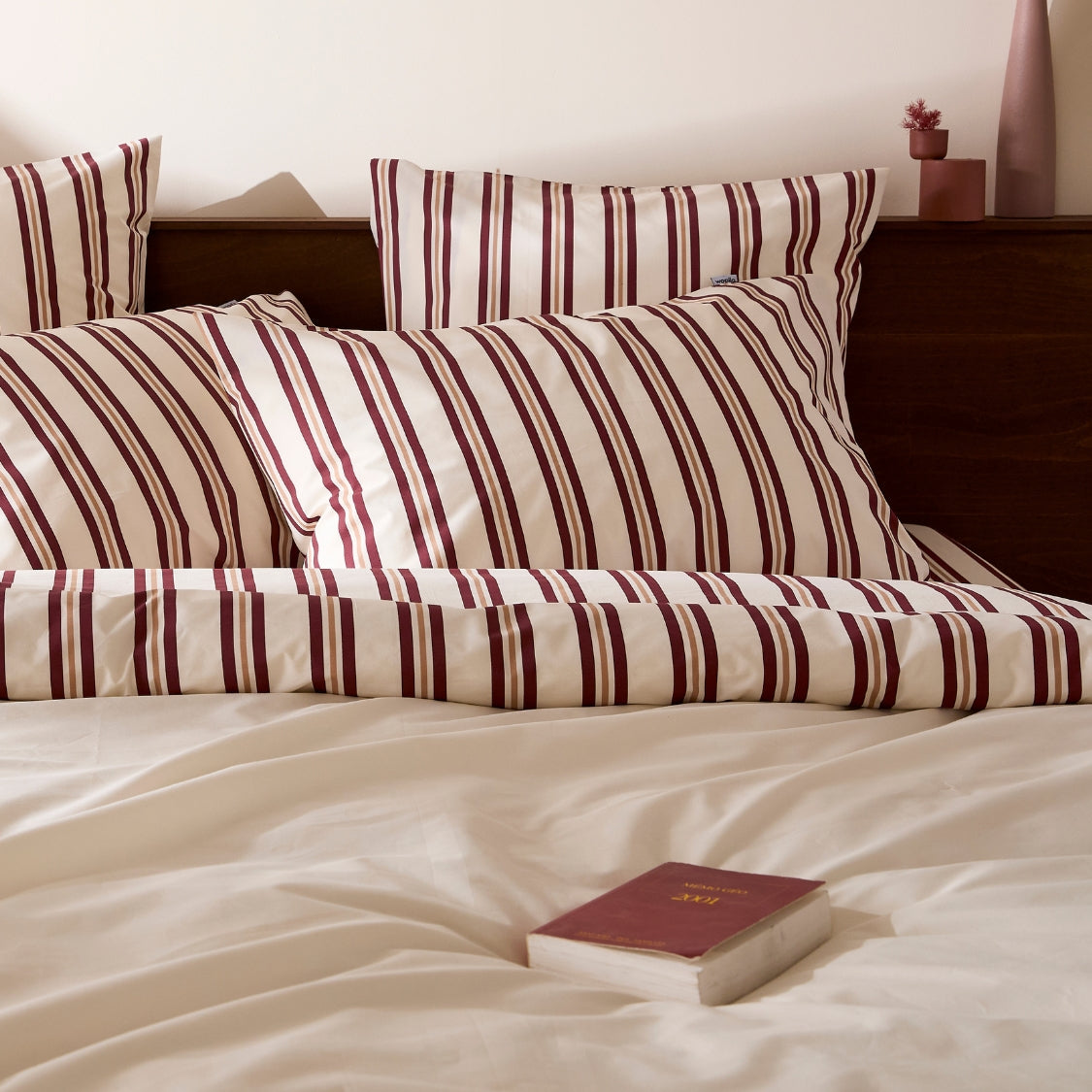 La housse de couette rayures bordeaux et noisette